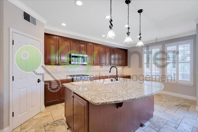 Building Photo - 6820 Cherry Ridge Cir