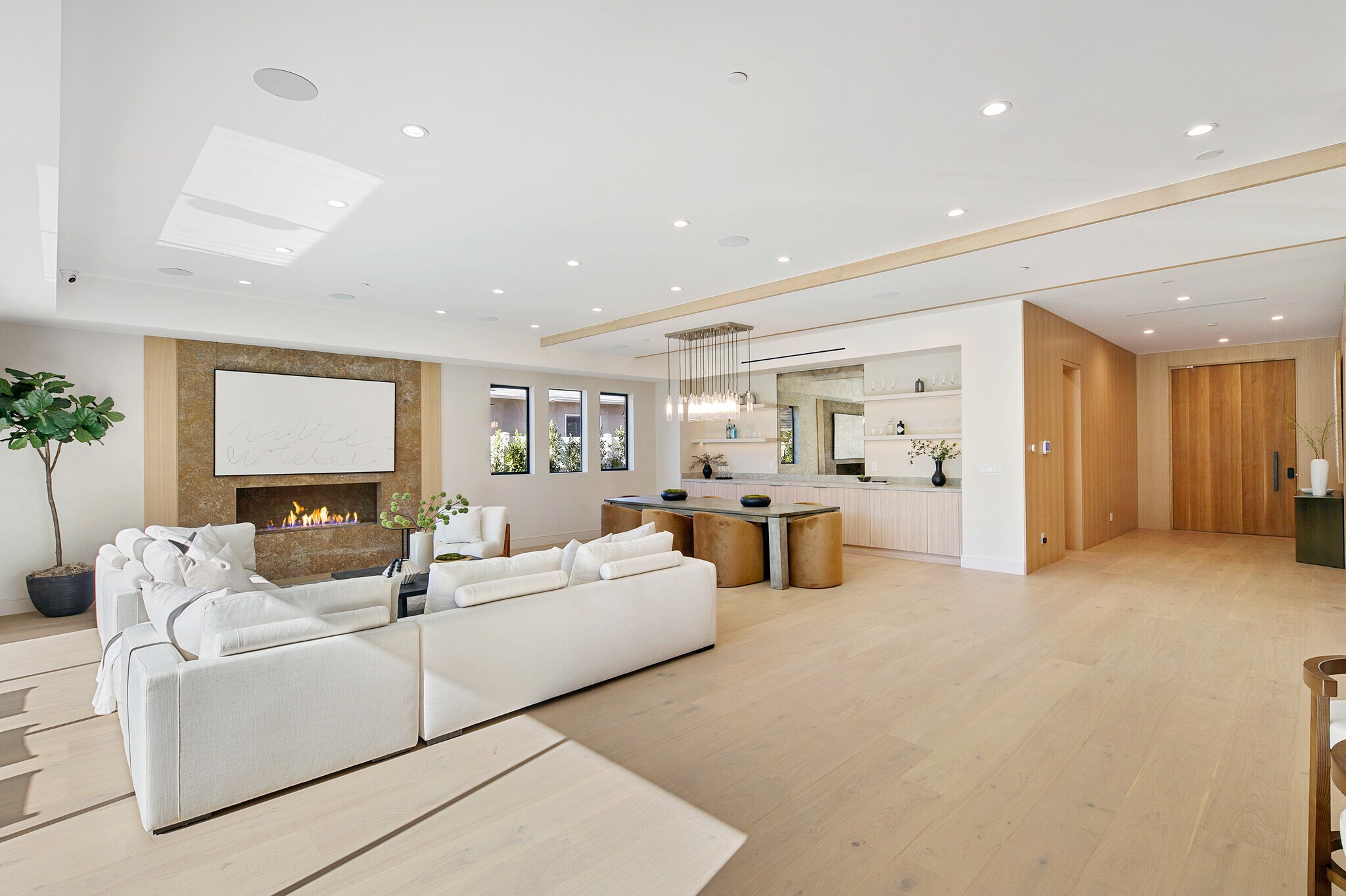 Building Photo - 13944 Valleyheart Dr