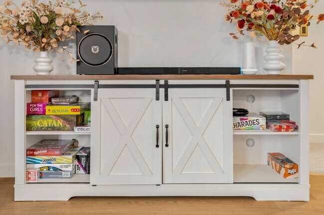 Building Photo - 5924 18th Ave SW