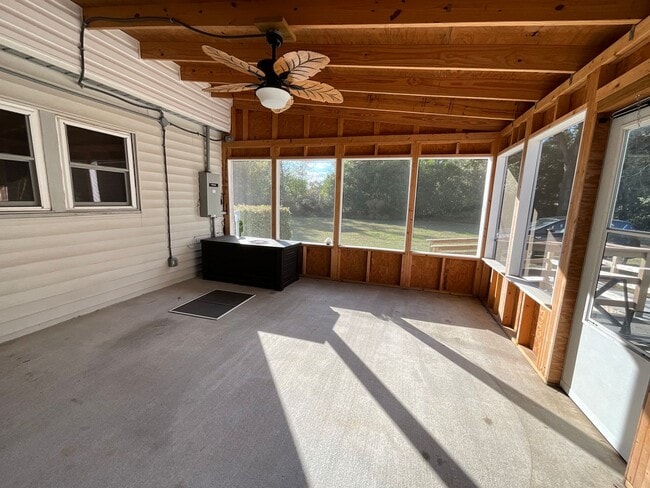 Building Photo - Spacious 3/2 in Greenwood with Everything Included