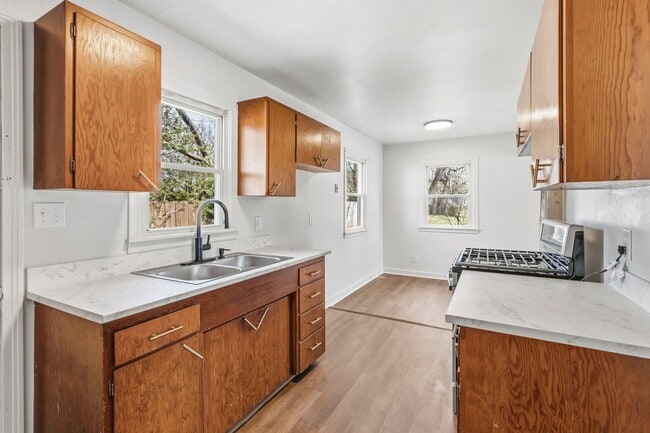 Building Photo - 1 Bedroom | 1 Bathroom | House with Carport | Located on a Quiet Street| Lawn Care and Trash Incl...