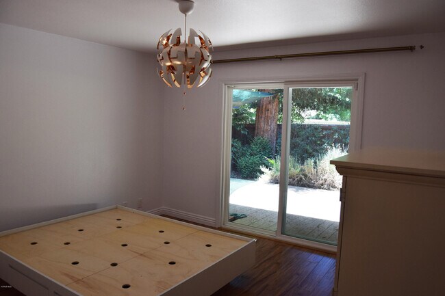 Building Photo - 595 Racquet Club Ln