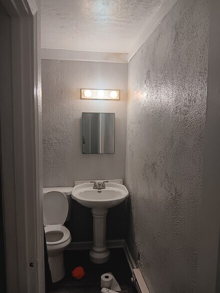 Building Photo - 1610 N Patterson Ave