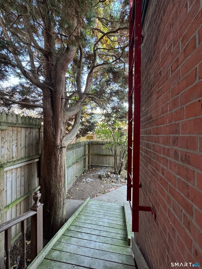 Building Photo - 277 Portsea St