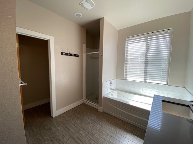 Building Photo - Across from Central Park, 3 bed/4 bath Townhome AVAILABLE 9/1/26