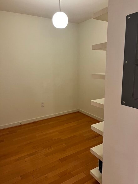 Building Photo - 1025 First St SE