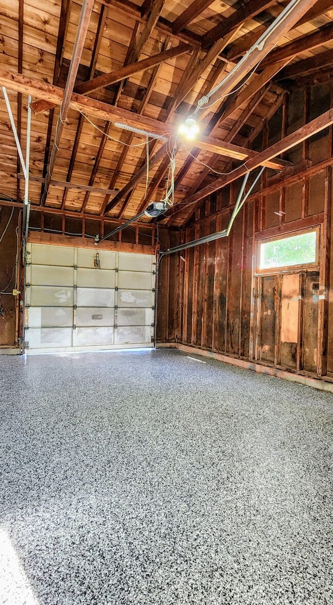 Building Photo - 7515 Cloman Way E