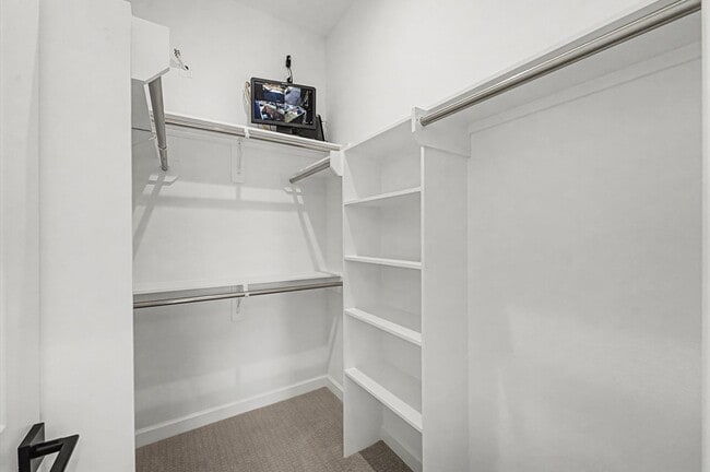 Building Photo - 5034 Pershing St