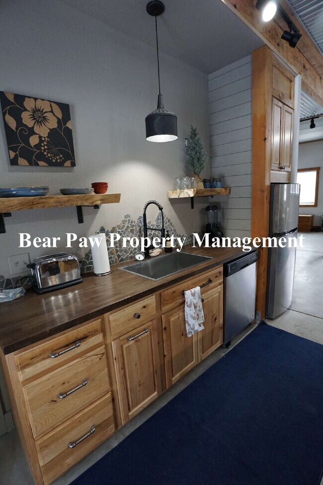 Building Photo - Super Cute, Short Term (SIX MONTHS) Fully Furnished Barndominum in Bailey!!