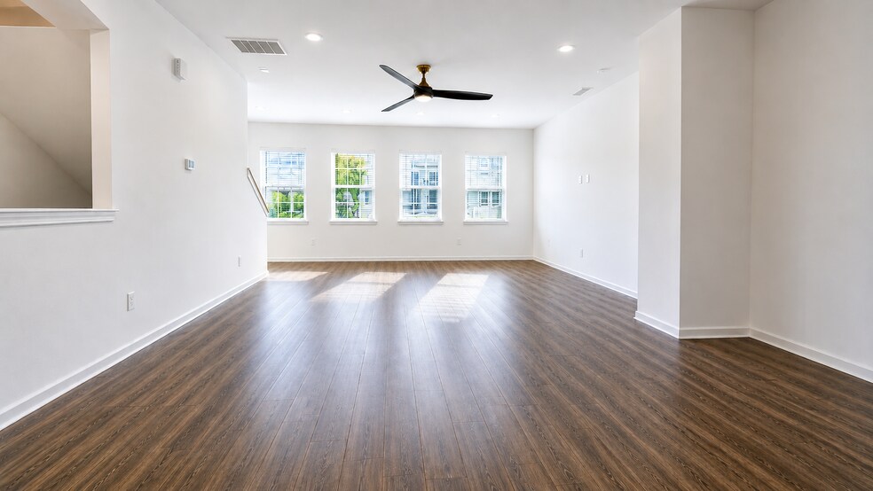 Building Photo - 430 Rowe Way
