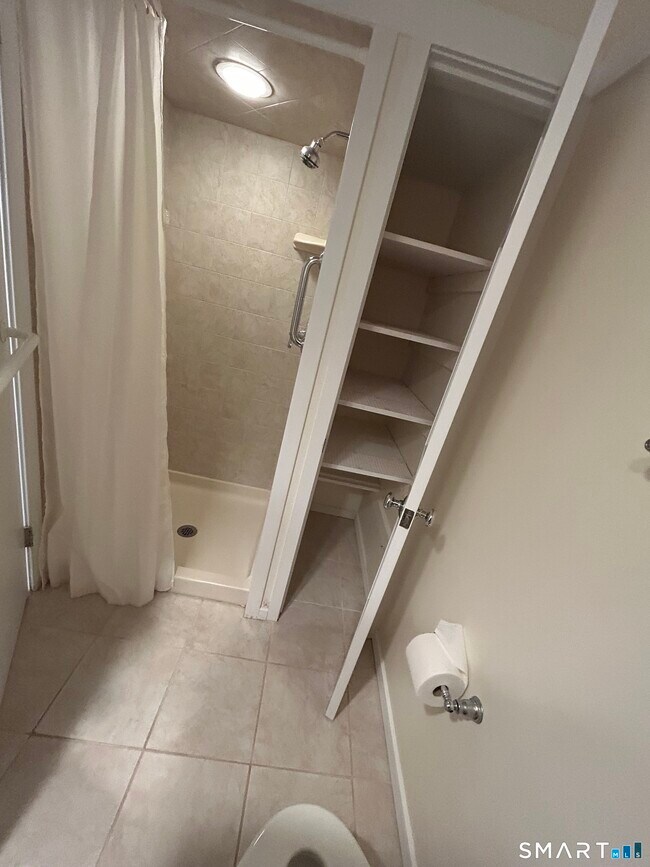 Building Photo - 419 Heritage Vlg