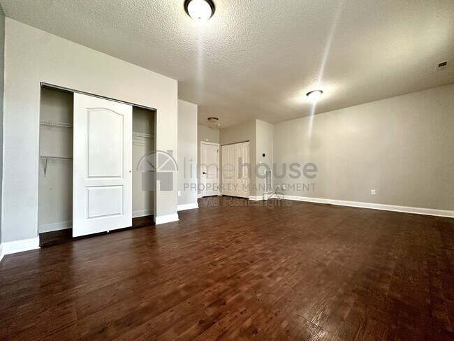 Building Photo - 4452 Leamore Square Rd