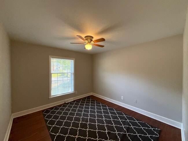 Building Photo - T.R. Lawing Realty Property