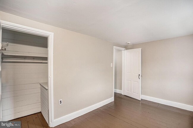 Building Photo - 363 Spring Mill Ave