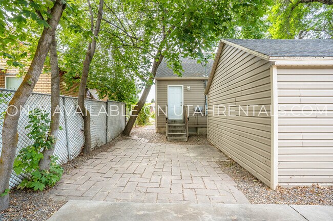 Building Photo - 611 E 350 N