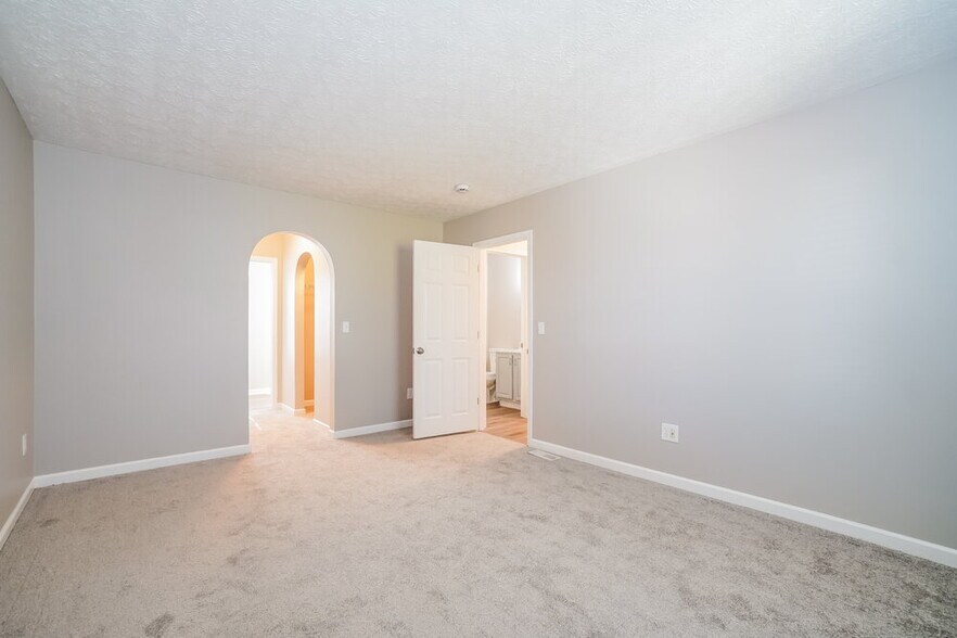 Building Photo - 5086 Sand Ct