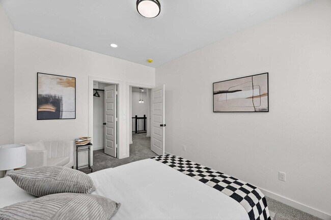 Building Photo - 2909 El Fenice Ln