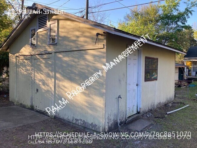 Building Photo - 2139 Utah St