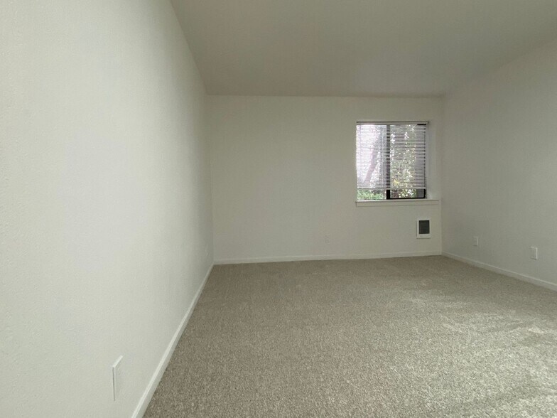 Building Photo - 4412 NW Wedgewood Ln
