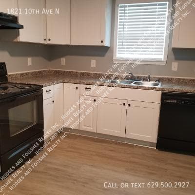 Building Photo - 1821 10th Ave N