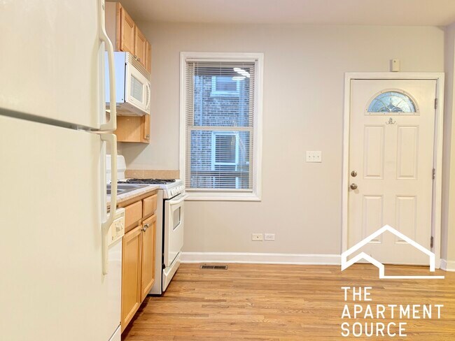 Building Photo - 1512 W Erie St