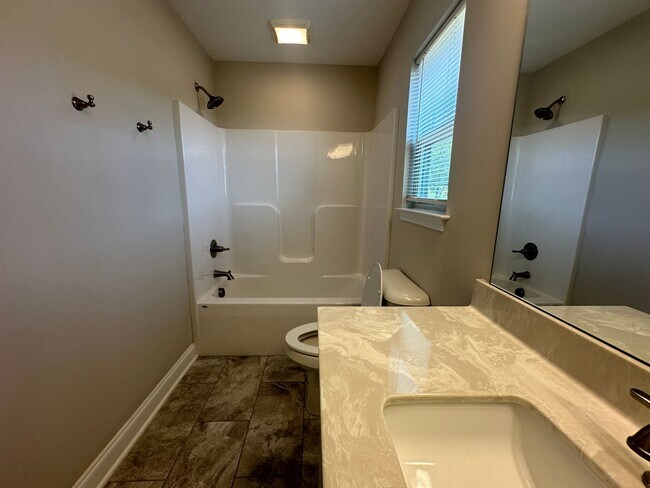 Building Photo - Incredible views 4 bed / 2.5 bath, master on main