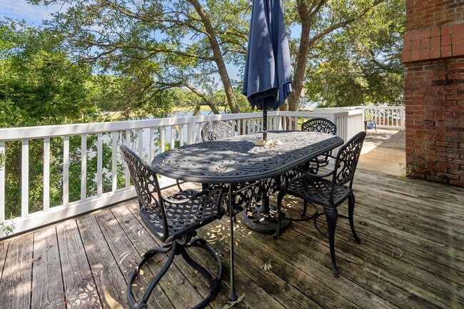 Building Photo - 127 Marsh Lake Dr