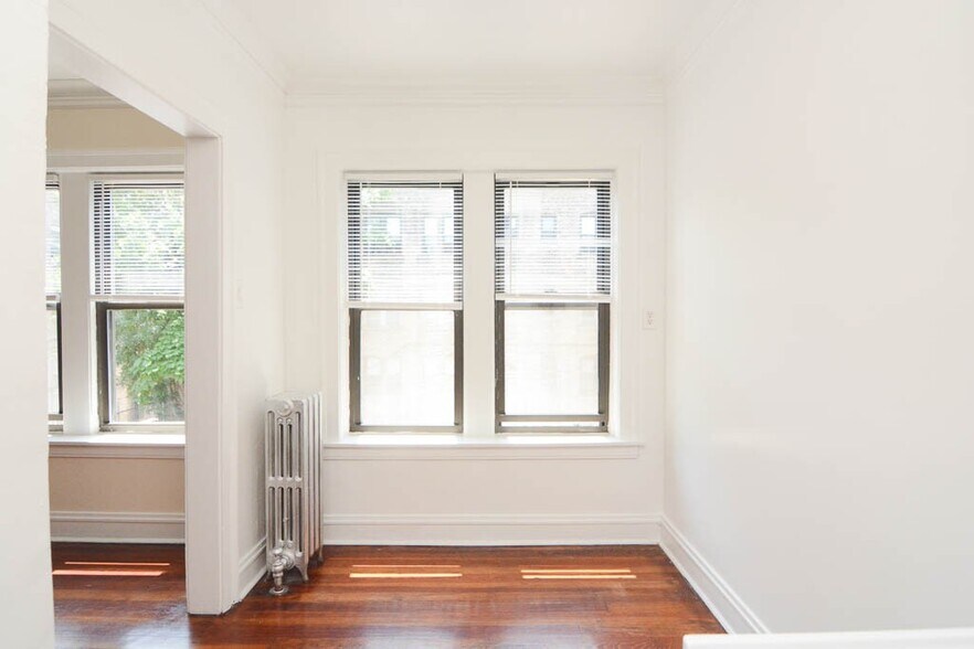 Building Photo - 4646 N Paulina St