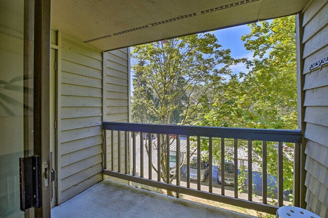 Building Photo - 611 SW 5th Ct