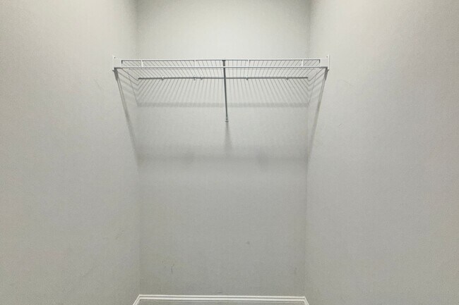 Building Photo - AVAILABLE NOW! (Pet Friendly)