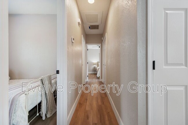 Building Photo - 2807 S Brown Ave