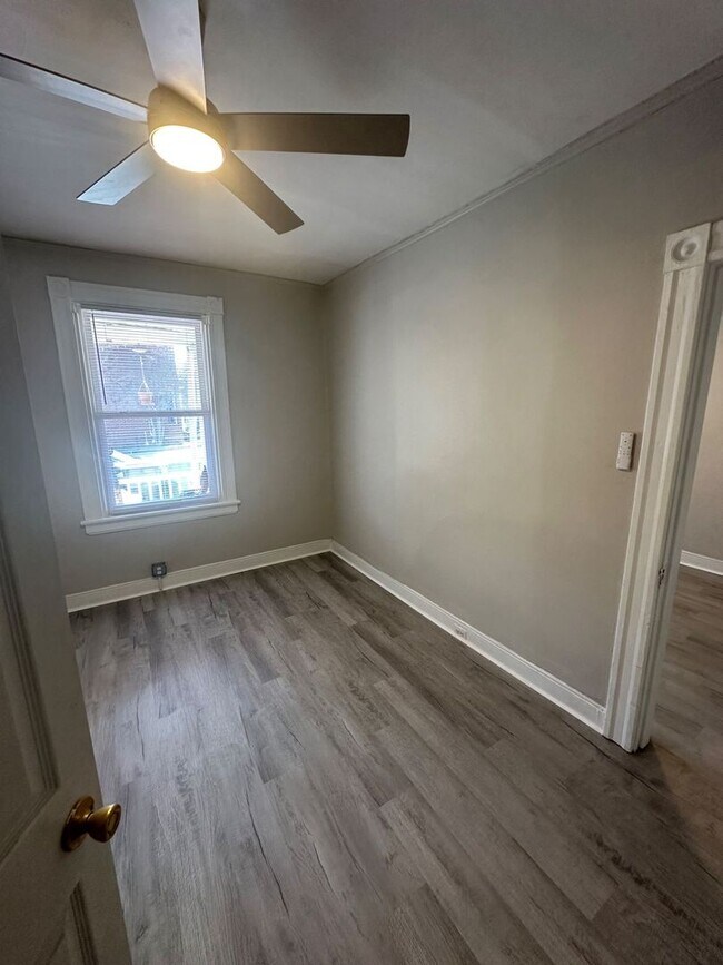 Building Photo - 22 S Plum St