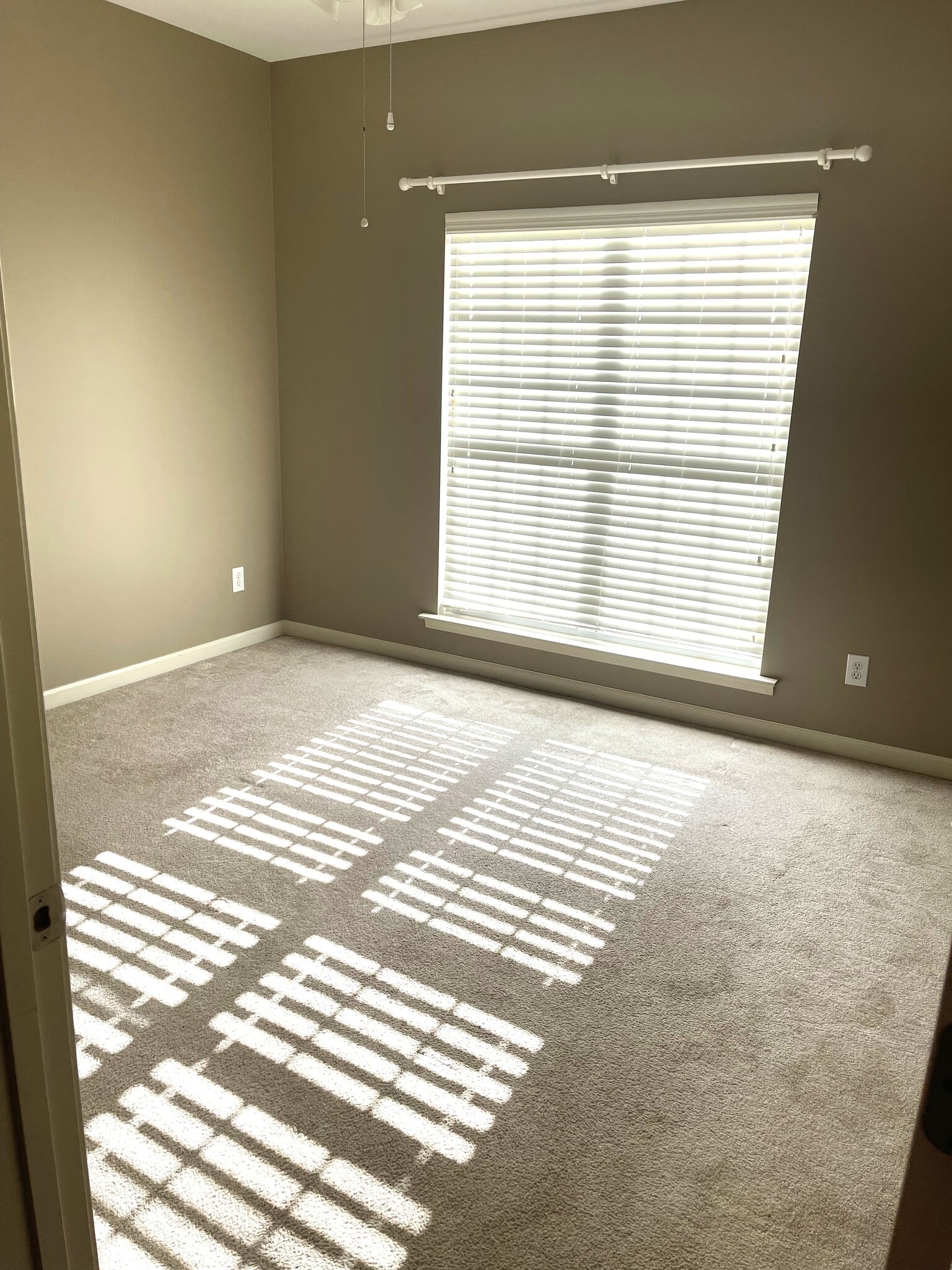 Building Photo - 422 Holland Lakes Dr N