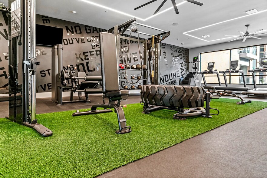 Building Photo - 1345 E 15th St