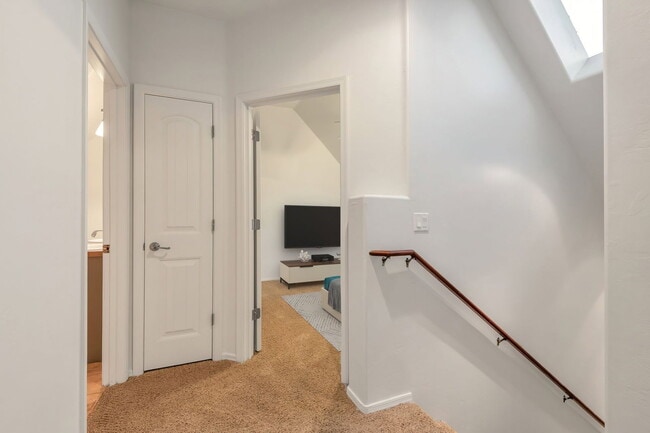 Building Photo - 2358 N 6th Ave