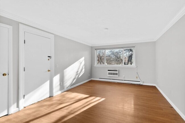 Building Photo - 133 Winthrop St