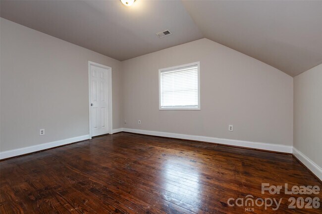 Building Photo - 1225 Kennon St