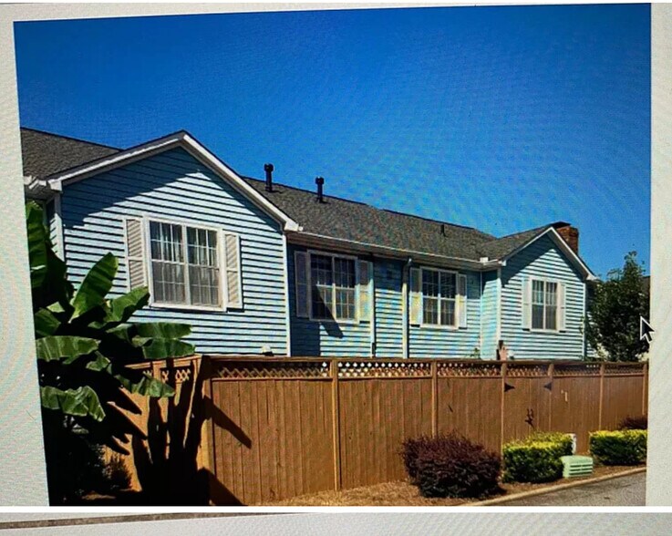 Building Photo - 5576 Clover Rise Ln