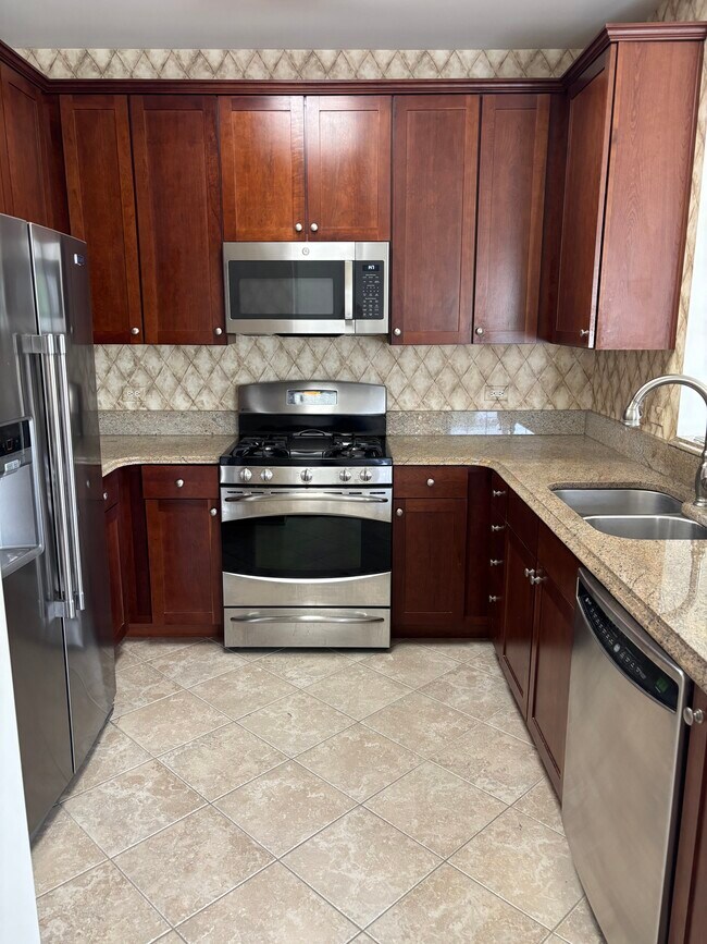 Building Photo - 2305 Aurora Dr
