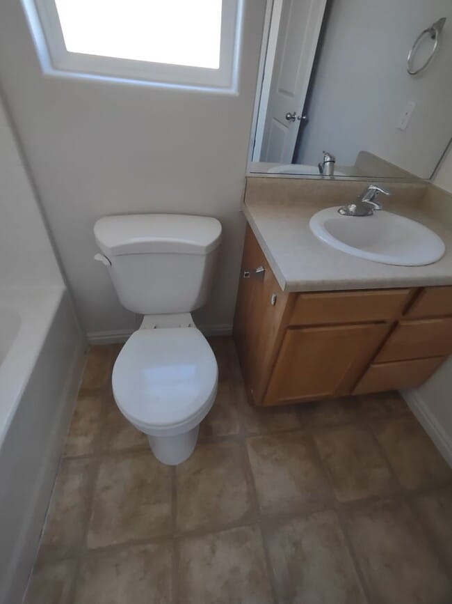 Building Photo - Fox Cove Unit