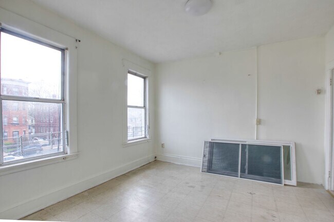 Building Photo - 825-829 Park St