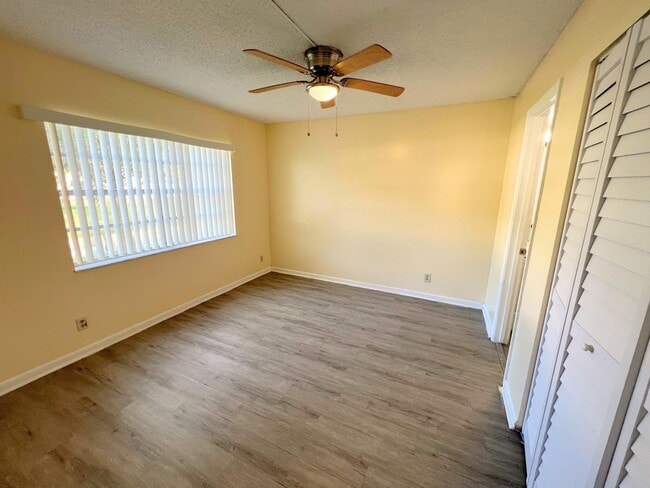 Building Photo - 843 Twin Lakes Dr