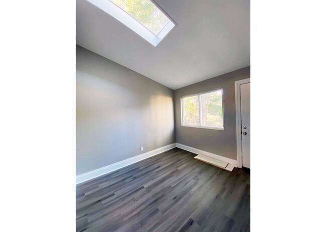 Building Photo - 114 W Nixon St