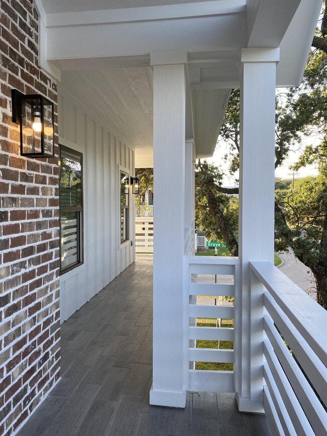 Building Photo - 400 Highlands St