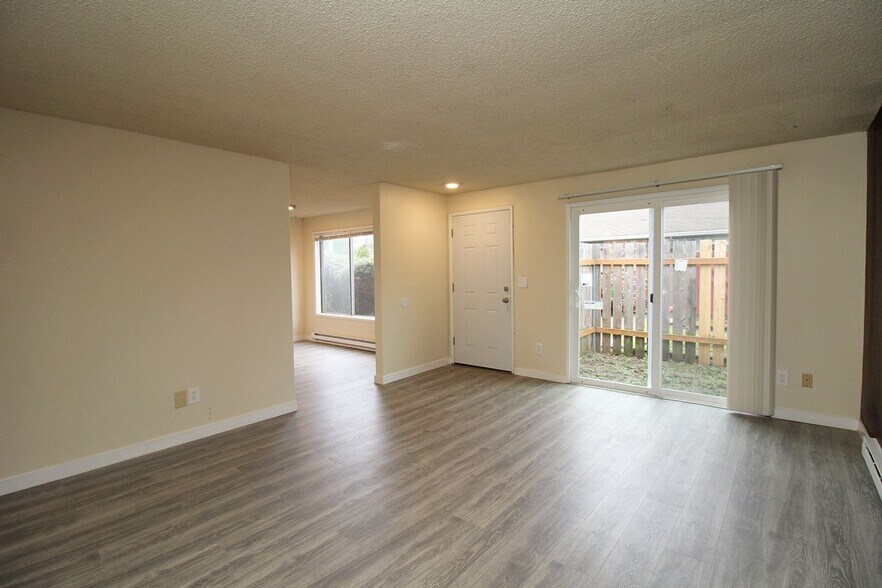 Building Photo - 8924-8934 SE Ellis St