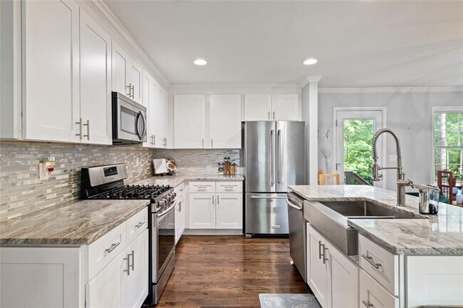 Building Photo - 3334 Romelie Dr