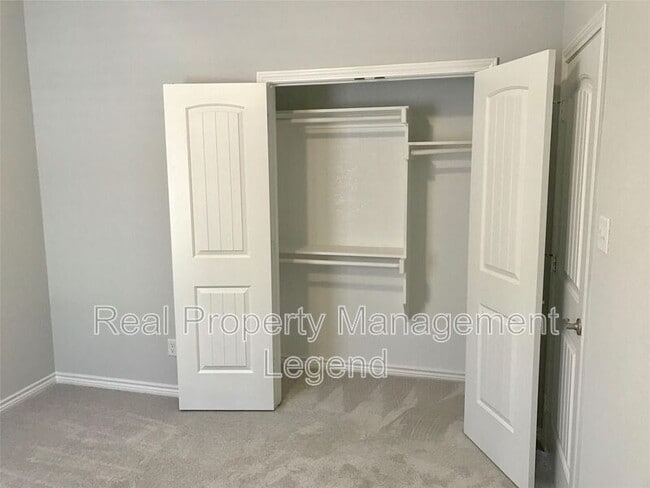 Building Photo - 4021 Lazy River Ranch Rd