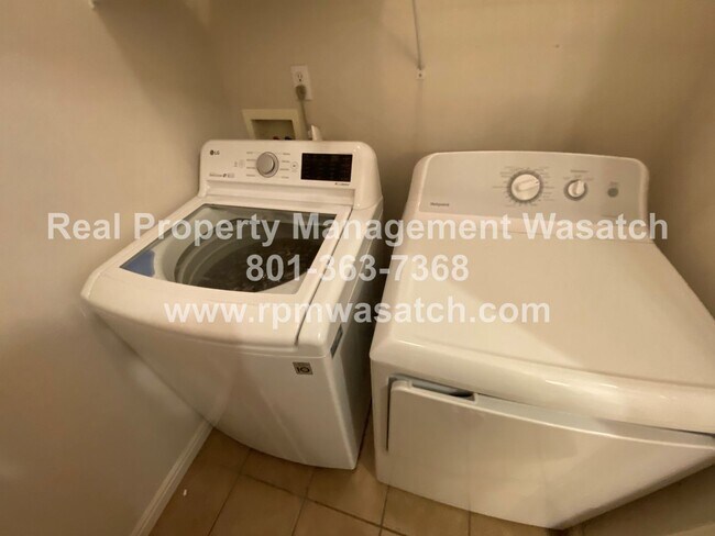 Building Photo - Come See this Cute 3 Bedroom 2 Bathroom Co...