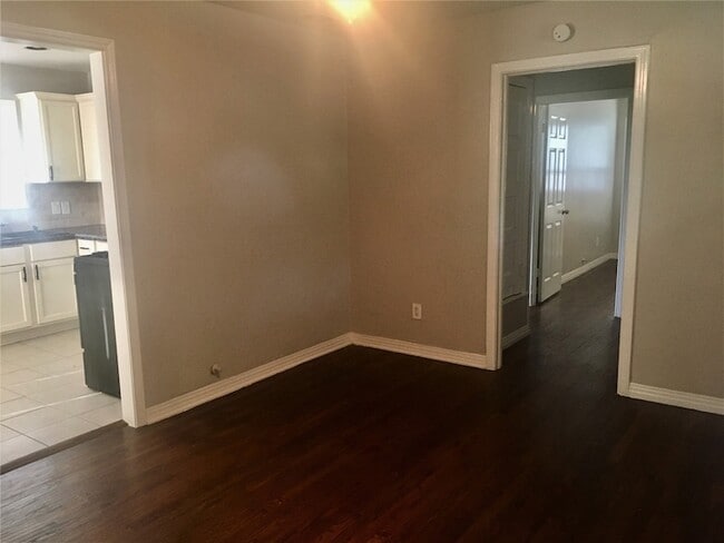 Building Photo - 1317 Meadowbrook Dr