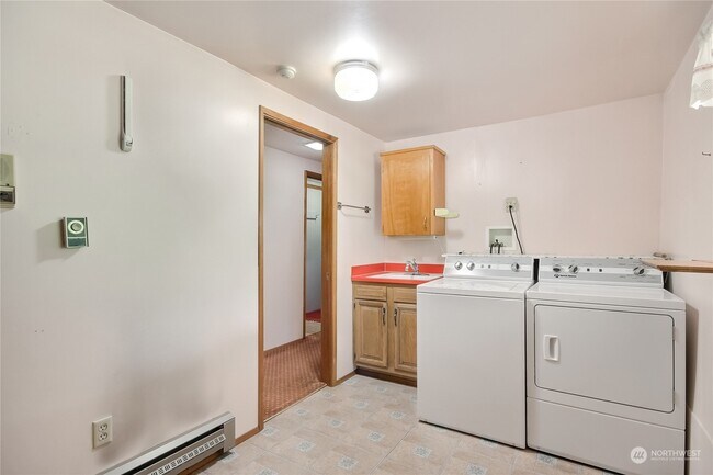 Laundry Room - 3527 Shattuck Ave S